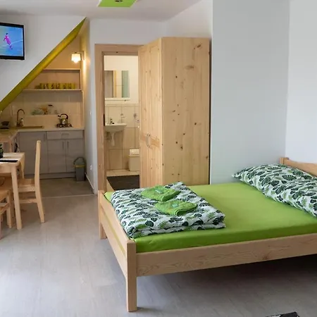 Pod Zamczyskiem * Sromowce Wyzne